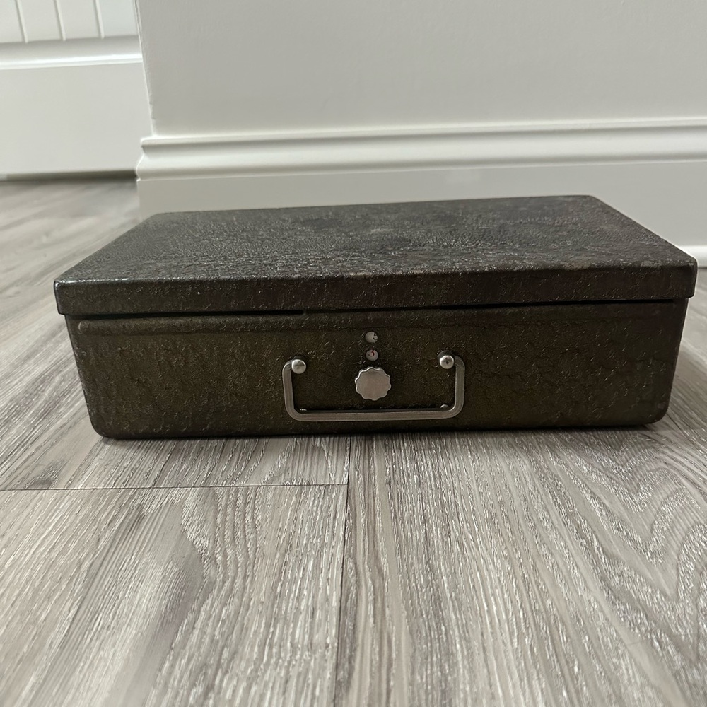 Vintage/Antique Safety Lock Box Bank Metal Office Desk Organizer Distressed Safe